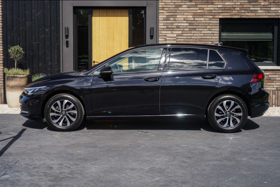 Volkswagen Golf VIII 1.0 TSI Active
