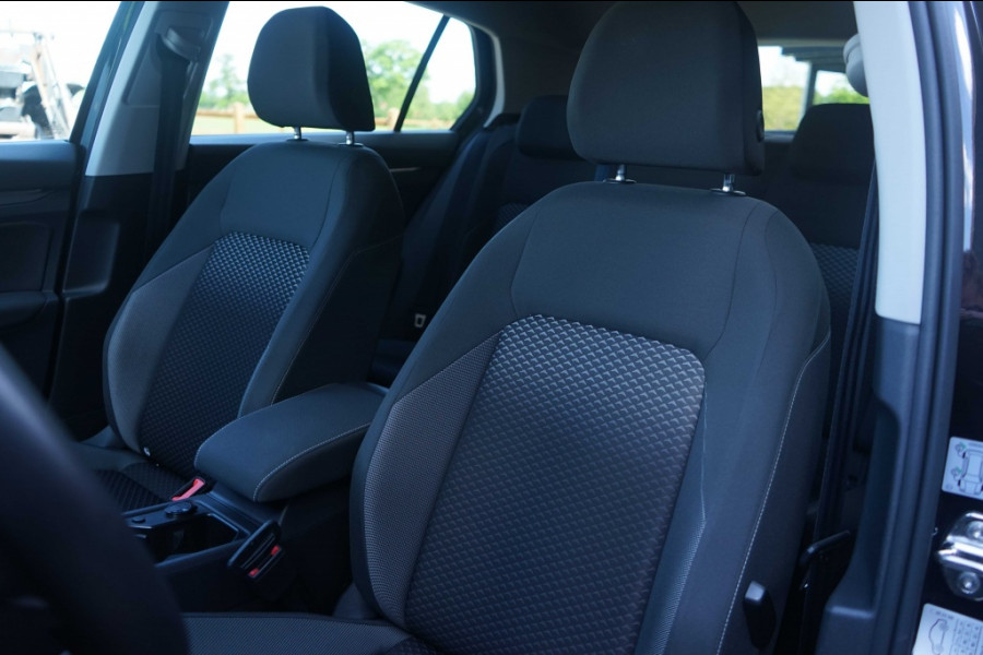 Volkswagen Golf VIII 1.0 TSI Active