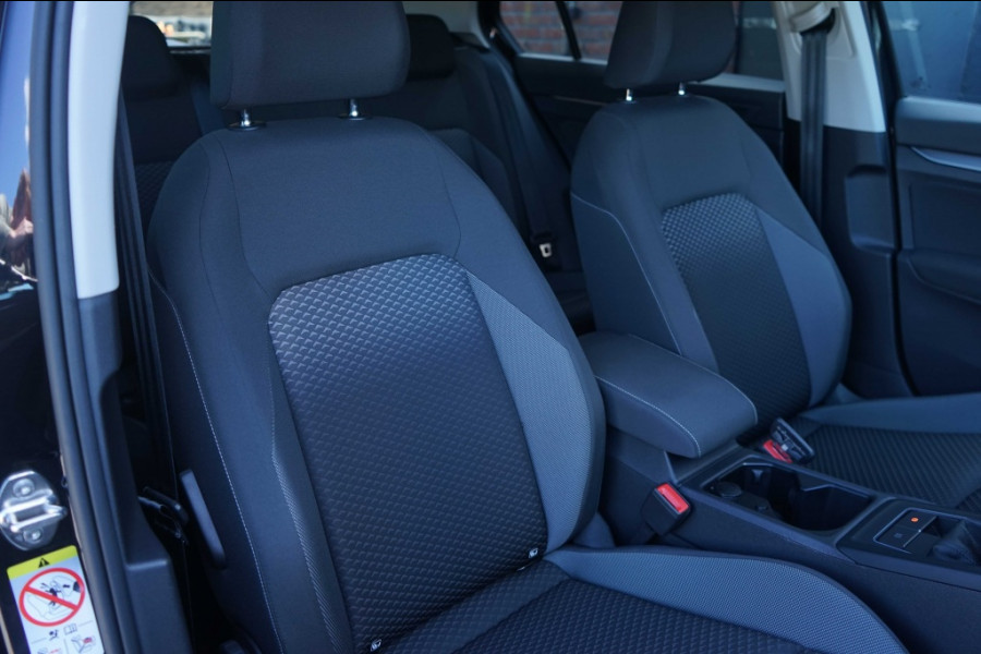 Volkswagen Golf VIII 1.0 TSI Active