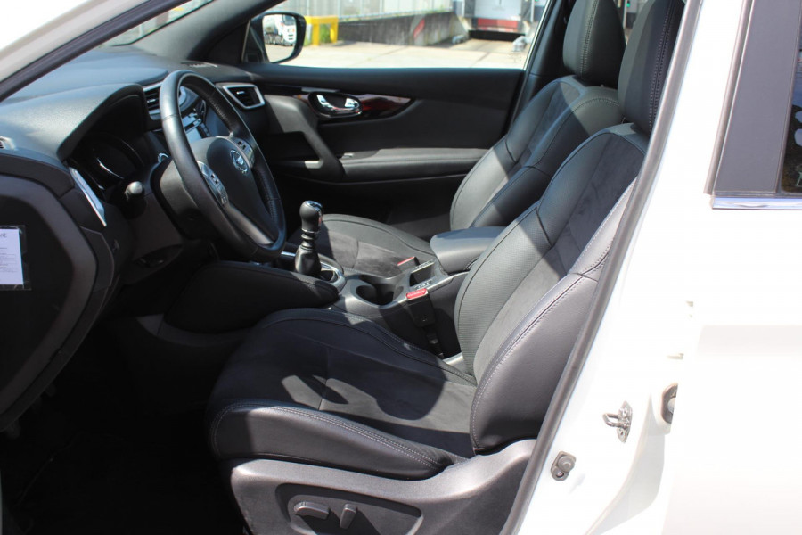 Nissan QASHQAI 1.6 N-Vision 1e eig PANO CAMERA´´S MEDIA NAVI CLIMA ALCANTARA -LEDER TREKHAAK