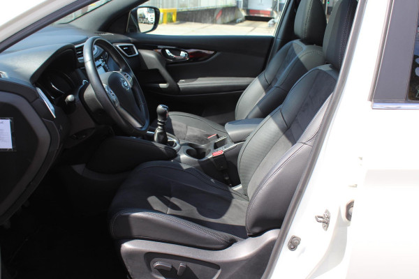 Nissan QASHQAI 1.6 N-Vision 1e eig PANO CAMERA´´S MEDIA NAVI CLIMA ALCANTARA -LEDER TREKHAAK