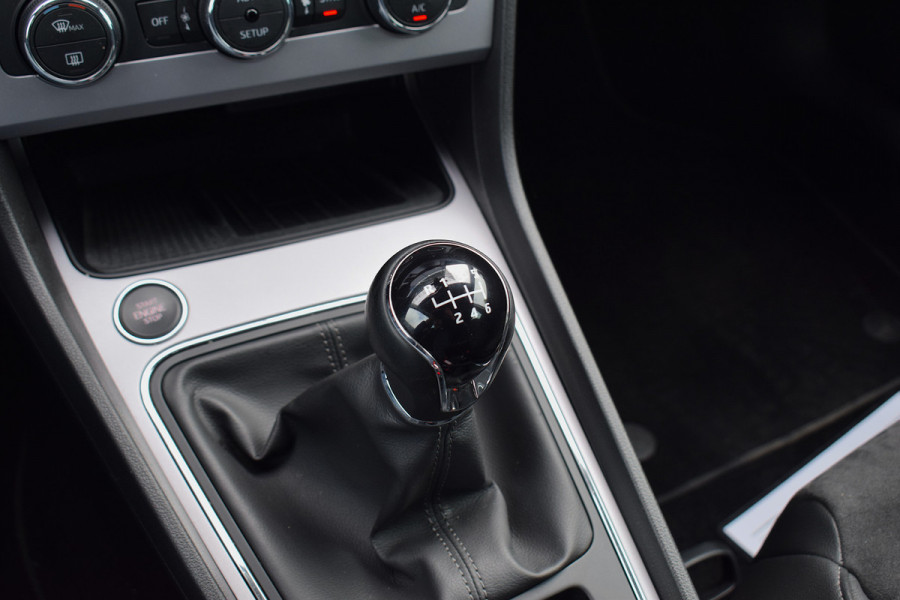 Seat León ST 1.5 TSI Style Ultimate Edition | Apple CarPlay | Leer/ Alcantara | Camera | Climate