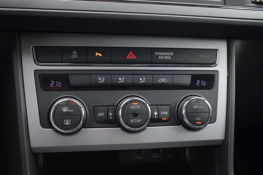 Seat León ST 1.5 TSI Style Ultimate Edition | Apple CarPlay | Leer/ Alcantara | Camera | Climate