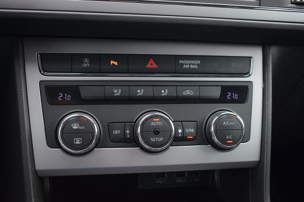 Seat León ST 1.5 TSI Style Ultimate Edition | Apple CarPlay | Leer/ Alcantara | Camera | Climate