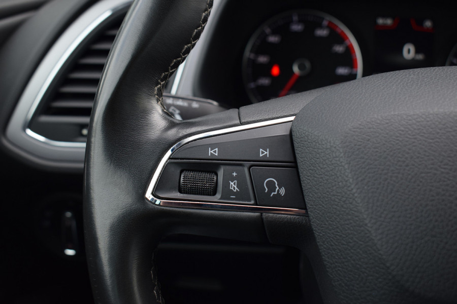 Seat León ST 1.5 TSI Style Ultimate Edition | Apple CarPlay | Leer/ Alcantara | Camera | Climate