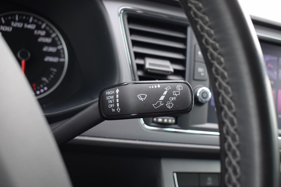 Seat León ST 1.5 TSI Style Ultimate Edition | Apple CarPlay | Leer/ Alcantara | Camera | Climate