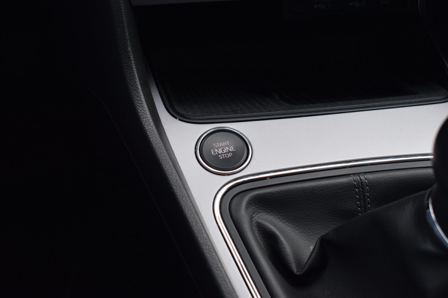 Seat León ST 1.5 TSI Style Ultimate Edition | Apple CarPlay | Leer/ Alcantara | Camera | Climate