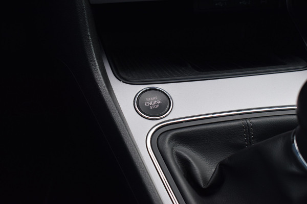 Seat León ST 1.5 TSI Style Ultimate Edition | Apple CarPlay | Leer/ Alcantara | Camera | Climate