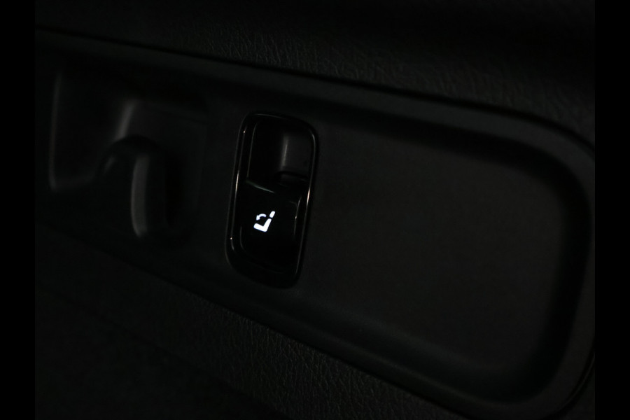 Mercedes-Benz GLC 400 e 4MATIC AMG Plug-In Hybride | AMG Line Premium | Tekhaak | Panorama Schuif-Kanteldak | Rijassistentiepakket plus | Stuur en Stoelverwarming | Inclusief 24 maanden MB Certified garantie voor Europa.