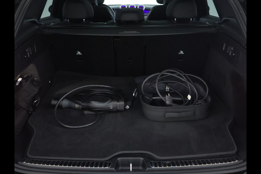 Mercedes-Benz GLC 400 e 4MATIC AMG Plug-In Hybride | AMG Line Premium | Tekhaak | Panorama Schuif-Kanteldak | Rijassistentiepakket plus | Stuur en Stoelverwarming | Inclusief 24 maanden MB Certified garantie voor Europa.