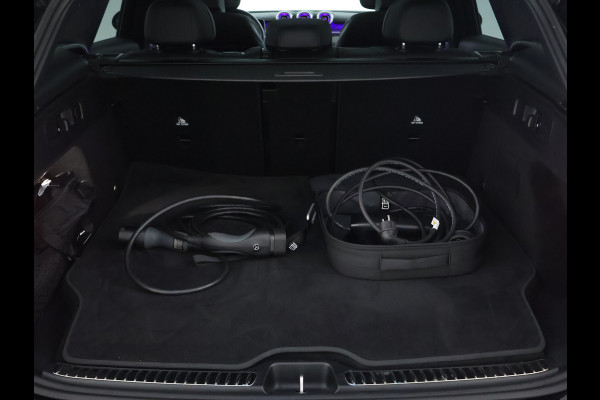 Mercedes-Benz GLC 400 e 4MATIC AMG Plug-In Hybride | AMG Line Premium | Tekhaak | Panorama Schuif-Kanteldak | Rijassistentiepakket plus | Stuur en Stoelverwarming | Inclusief 24 maanden MB Certified garantie voor Europa.