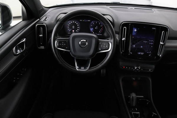 Volvo XC40 1.5 T3 R-Design | Stoel & stuurverwarming | Trekhaak | Camera | Navigatie | Achterbankverwarming | Leder/Alcantara | Full LED