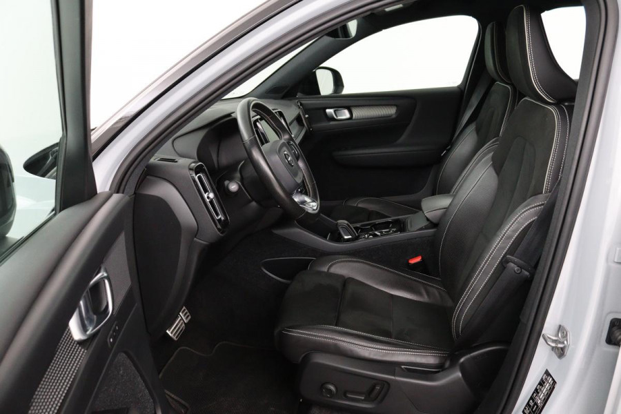 Volvo XC40 1.5 T3 R-Design | Stoel & stuurverwarming | Trekhaak | Camera | Navigatie | Achterbankverwarming | Leder/Alcantara | Full LED