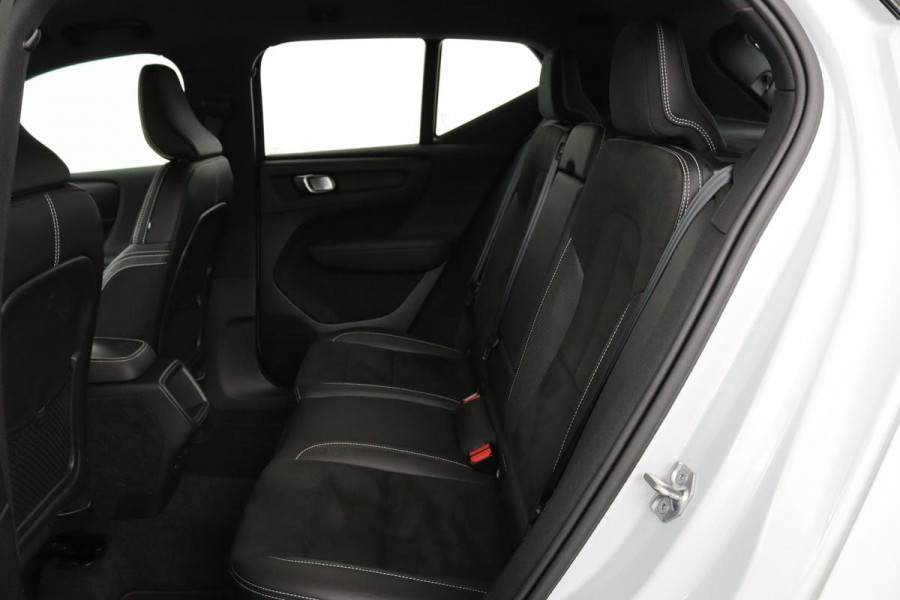 Volvo XC40 1.5 T3 R-Design | Stoel & stuurverwarming | Trekhaak | Camera | Navigatie | Achterbankverwarming | Leder/Alcantara | Full LED