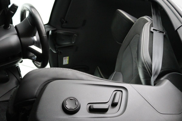 Volvo XC40 1.5 T3 R-Design | Stoel & stuurverwarming | Trekhaak | Camera | Navigatie | Achterbankverwarming | Leder/Alcantara | Full LED