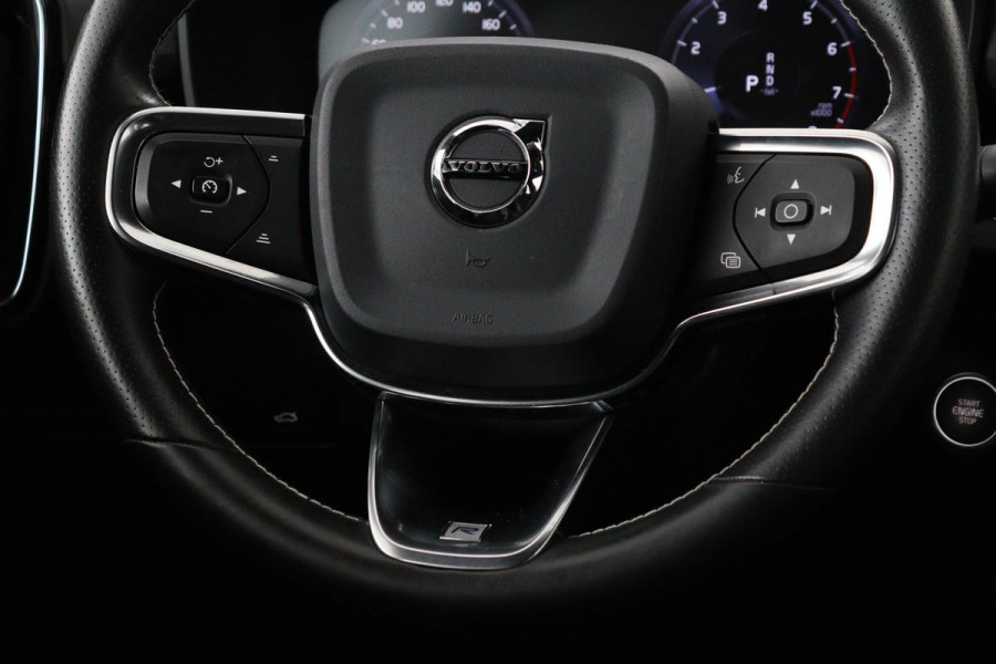 Volvo XC40 1.5 T3 R-Design | Stoel & stuurverwarming | Trekhaak | Camera | Navigatie | Achterbankverwarming | Leder/Alcantara | Full LED