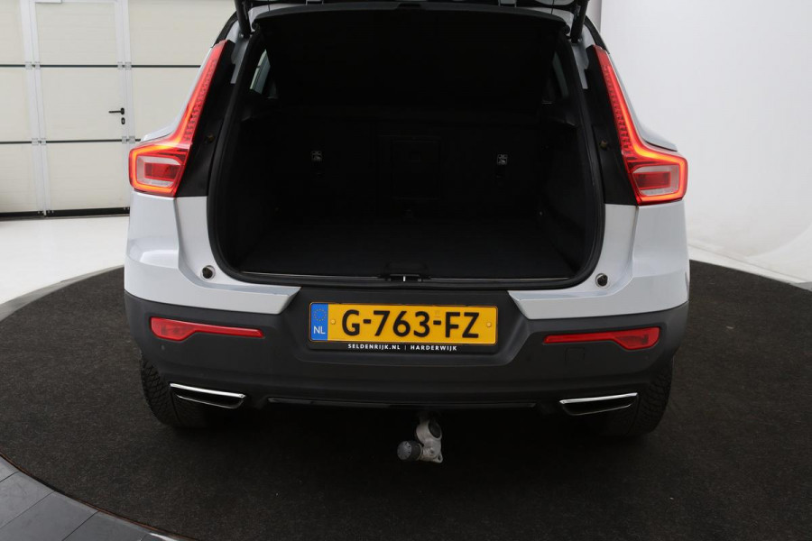 Volvo XC40 1.5 T3 R-Design | Stoel & stuurverwarming | Trekhaak | Camera | Navigatie | Achterbankverwarming | Leder/Alcantara | Full LED