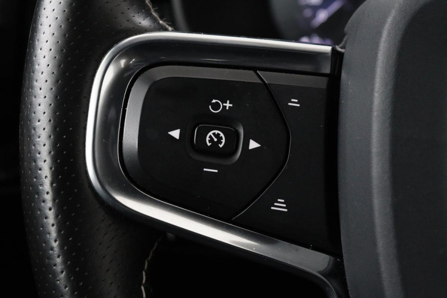Volvo XC40 1.5 T3 R-Design | Stoel & stuurverwarming | Trekhaak | Camera | Navigatie | Achterbankverwarming | Leder/Alcantara | Full LED