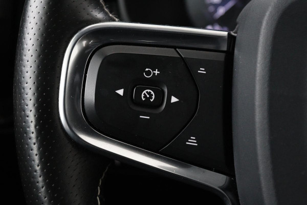 Volvo XC40 1.5 T3 R-Design | Stoel & stuurverwarming | Trekhaak | Camera | Navigatie | Achterbankverwarming | Leder/Alcantara | Full LED