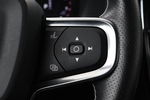 Volvo XC40 1.5 T3 R-Design | Stoel & stuurverwarming | Trekhaak | Camera | Navigatie | Achterbankverwarming | Leder/Alcantara | Full LED