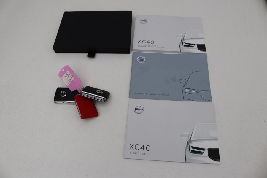 Volvo XC40 1.5 T3 R-Design | Stoel & stuurverwarming | Trekhaak | Camera | Navigatie | Achterbankverwarming | Leder/Alcantara | Full LED