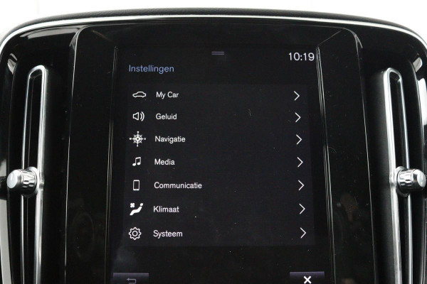 Volvo XC40 1.5 T3 R-Design | Stoel & stuurverwarming | Trekhaak | Camera | Navigatie | Achterbankverwarming | Leder/Alcantara | Full LED