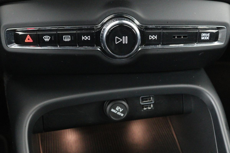 Volvo XC40 1.5 T3 R-Design | Stoel & stuurverwarming | Trekhaak | Camera | Navigatie | Achterbankverwarming | Leder/Alcantara | Full LED