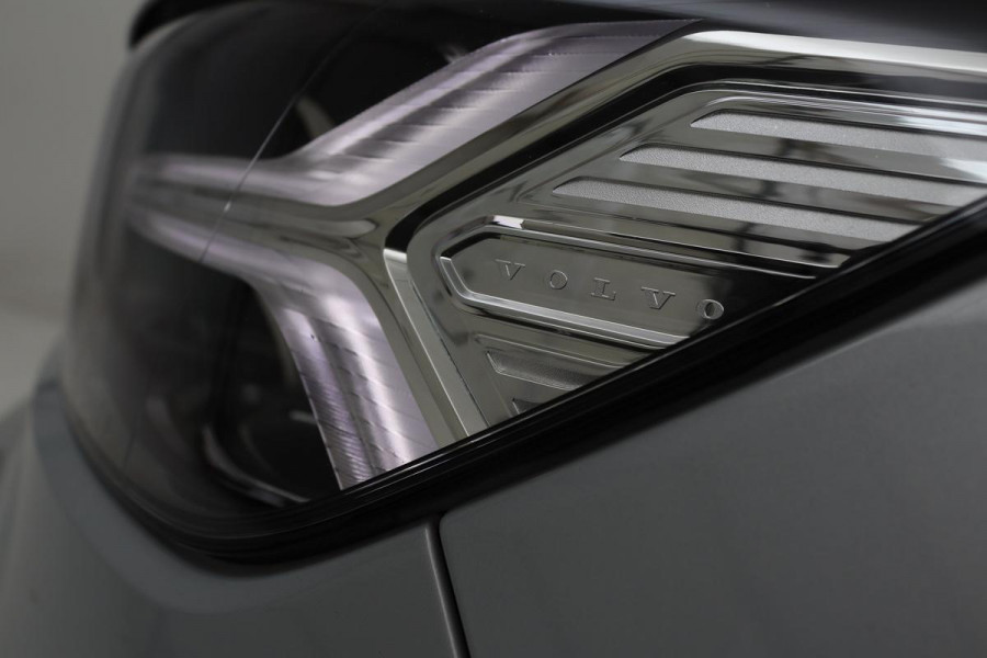 Volvo XC40 1.5 T3 R-Design | Stoel & stuurverwarming | Trekhaak | Camera | Navigatie | Achterbankverwarming | Leder/Alcantara | Full LED