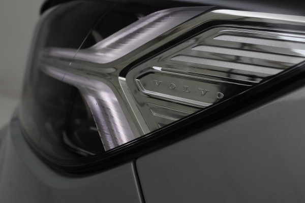 Volvo XC40 1.5 T3 R-Design | Stoel & stuurverwarming | Trekhaak | Camera | Navigatie | Achterbankverwarming | Leder/Alcantara | Full LED