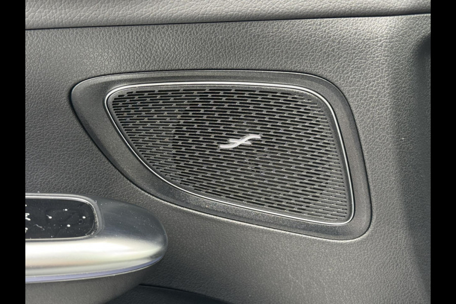 Mercedes-Benz C-Klasse 300 e AMG Line Adaptive cruise control Climate control Navi Apple / Android Leder/Alcantara