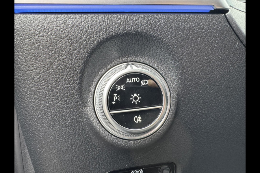 Mercedes-Benz C-Klasse 300 e AMG Line Adaptive cruise control Climate control Navi Apple / Android Leder/Alcantara