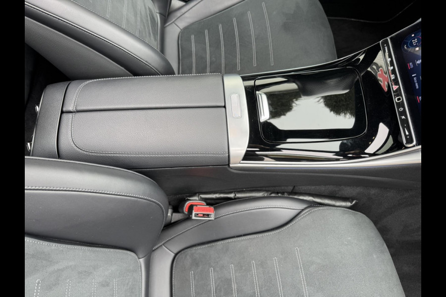 Mercedes-Benz C-Klasse 300 e AMG Line Adaptive cruise control Climate control Navi Apple / Android Leder/Alcantara