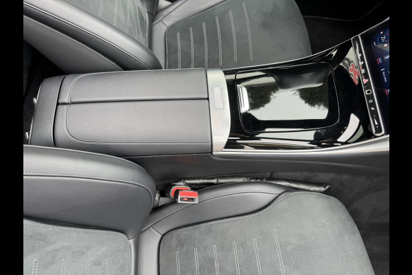 Mercedes-Benz C-Klasse 300 e AMG Line Adaptive cruise control Climate control Navi Apple / Android Leder/Alcantara