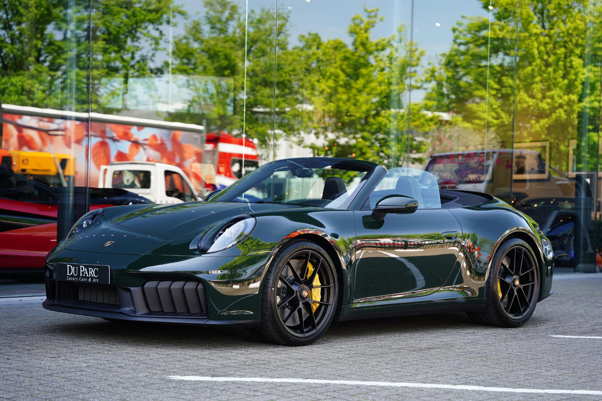 Porsche 911 992.2 Carrera GTS Cabriolet PTS Brewster Green Ceramic Porsche 911 992.2 Carrera GTS Cabriolet PTS Brewster Green Ceramic
