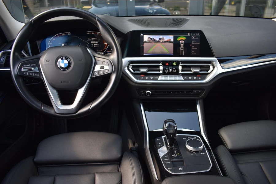 BMW 3-serie 320i High Executive | HARMAN KARDON | SCHUIF KANTELDAK | LEDER | STOELVERWARMING | SFEERVERLICHTING | APPLE CARPLAY