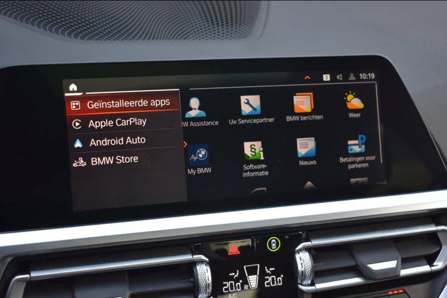 BMW 3-serie 320i High Executive | HARMAN KARDON | SCHUIF KANTELDAK | LEDER | STOELVERWARMING | SFEERVERLICHTING | APPLE CARPLAY