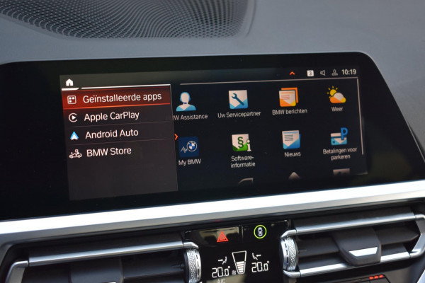 BMW 3-serie 320i High Executive | HARMAN KARDON | SCHUIF KANTELDAK | LEDER | STOELVERWARMING | SFEERVERLICHTING | APPLE CARPLAY