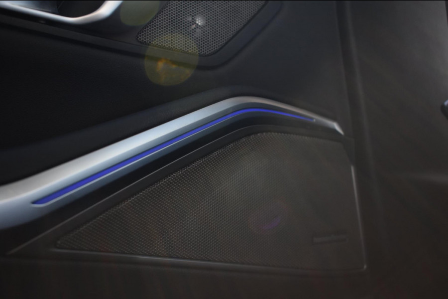 BMW 3-serie 320i High Executive | HARMAN KARDON | SCHUIF KANTELDAK | LEDER | STOELVERWARMING | SFEERVERLICHTING | APPLE CARPLAY
