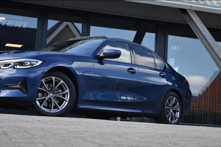 BMW 3-serie 320i High Executive | HARMAN KARDON | SCHUIF KANTELDAK | LEDER | STOELVERWARMING | SFEERVERLICHTING | APPLE CARPLAY