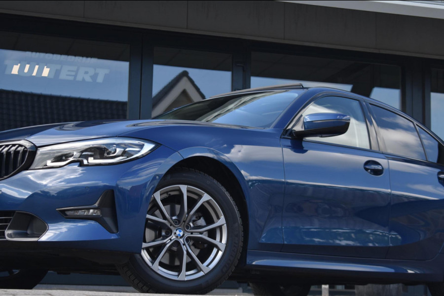 BMW 3-serie 320i High Executive | HARMAN KARDON | SCHUIF KANTELDAK | LEDER | STOELVERWARMING | SFEERVERLICHTING | APPLE CARPLAY
