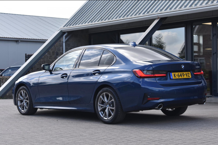 BMW 3-serie 320i High Executive | HARMAN KARDON | SCHUIF KANTELDAK | LEDER | STOELVERWARMING | SFEERVERLICHTING | APPLE CARPLAY