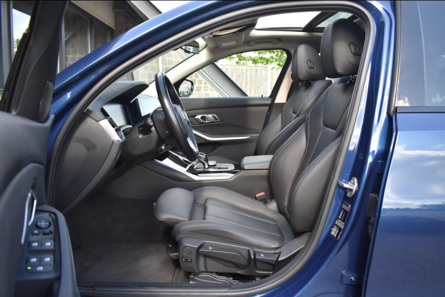 BMW 3-serie 320i High Executive | HARMAN KARDON | SCHUIF KANTELDAK | LEDER | STOELVERWARMING | SFEERVERLICHTING | APPLE CARPLAY