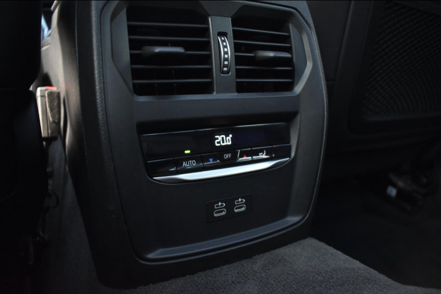 BMW 3-serie 320i High Executive | HARMAN KARDON | SCHUIF KANTELDAK | LEDER | STOELVERWARMING | SFEERVERLICHTING | APPLE CARPLAY