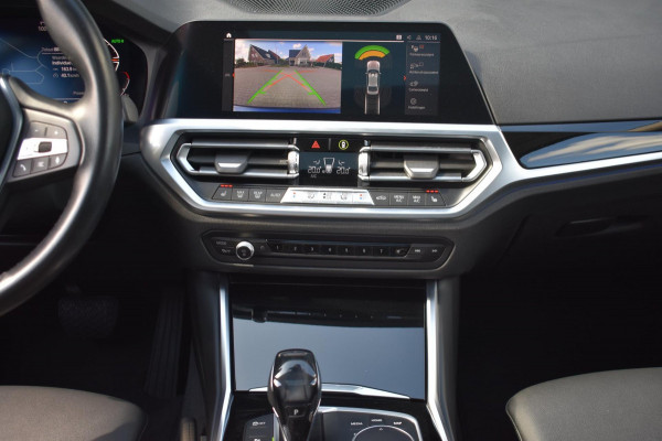 BMW 3-serie 320i High Executive | HARMAN KARDON | SCHUIF KANTELDAK | LEDER | STOELVERWARMING | SFEERVERLICHTING | APPLE CARPLAY