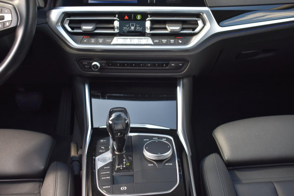 BMW 3-serie 320i High Executive | HARMAN KARDON | SCHUIF KANTELDAK | LEDER | STOELVERWARMING | SFEERVERLICHTING | APPLE CARPLAY