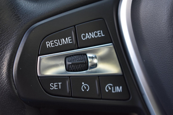BMW 3-serie 320i High Executive | HARMAN KARDON | SCHUIF KANTELDAK | LEDER | STOELVERWARMING | SFEERVERLICHTING | APPLE CARPLAY