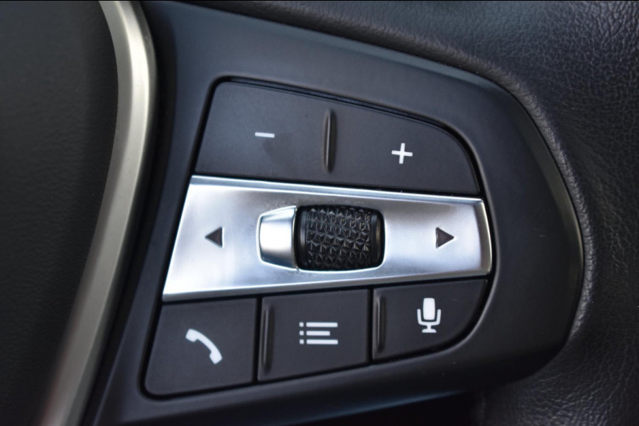 BMW 3-serie 320i High Executive | HARMAN KARDON | SCHUIF KANTELDAK | LEDER | STOELVERWARMING | SFEERVERLICHTING | APPLE CARPLAY