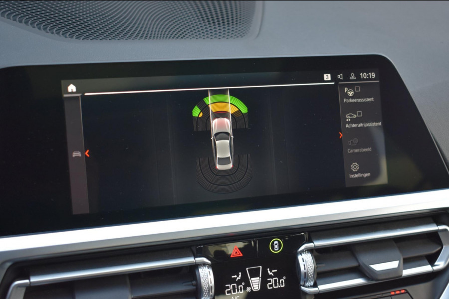 BMW 3-serie 320i High Executive | HARMAN KARDON | SCHUIF KANTELDAK | LEDER | STOELVERWARMING | SFEERVERLICHTING | APPLE CARPLAY