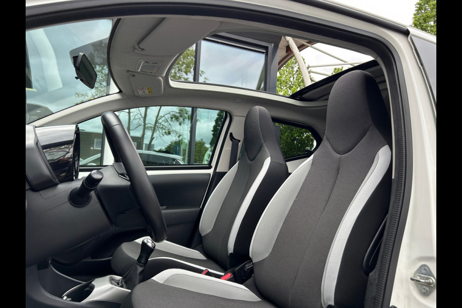 Toyota Aygo 1.0 VVT-i X-Wave Cabrio Camera Keyless NL-Auto Rijklaarprijs!