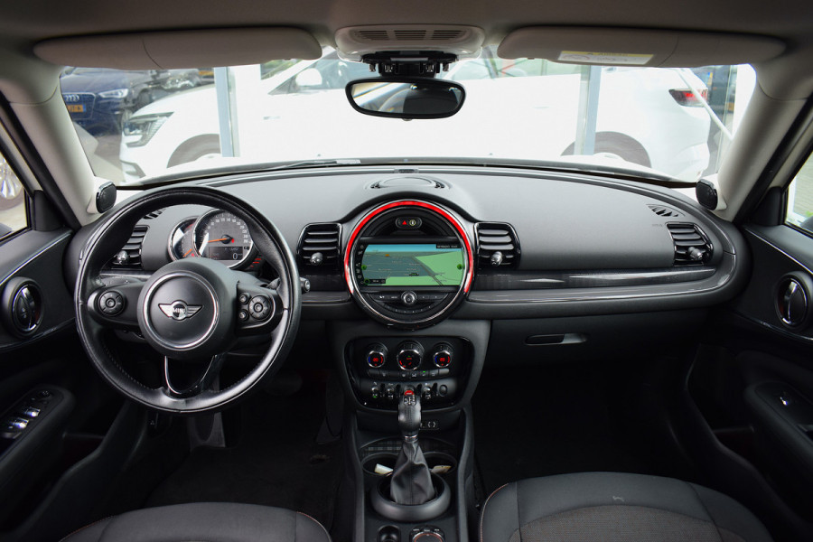 MINI Clubman 1.5 Cooper Pepper Serious Business | Automaat | H/K | 17” LM | Cruise